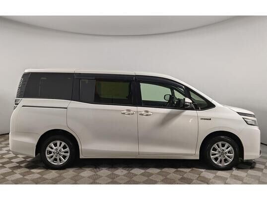 Toyota Voxy, 2018&nbsp;г., 100&nbsp;090&nbsp;км