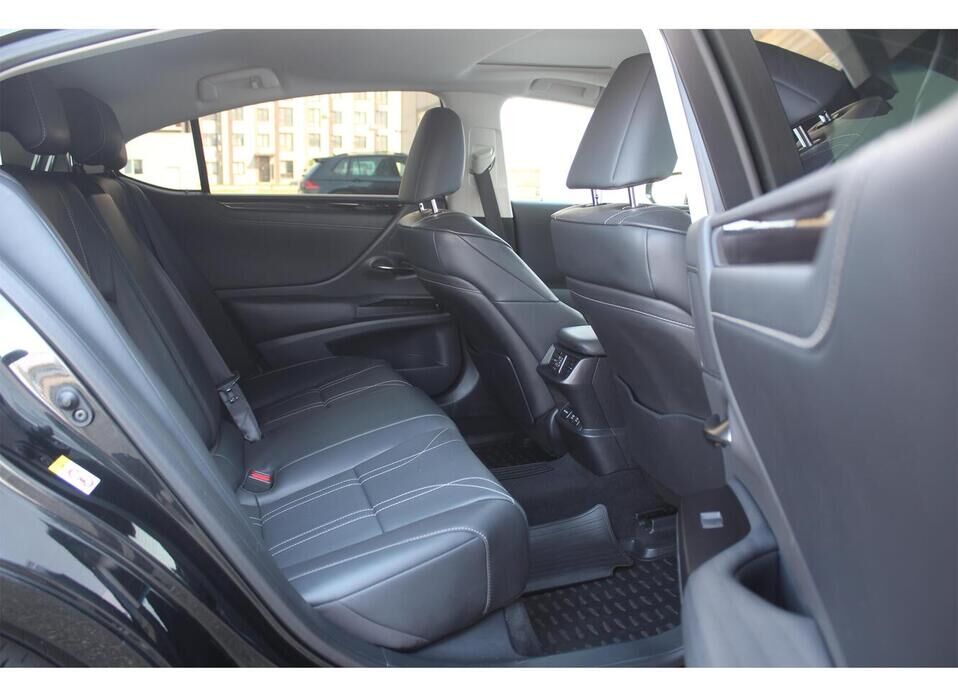Lexus ES, VII 250 2.5 AT (200 л.с.)