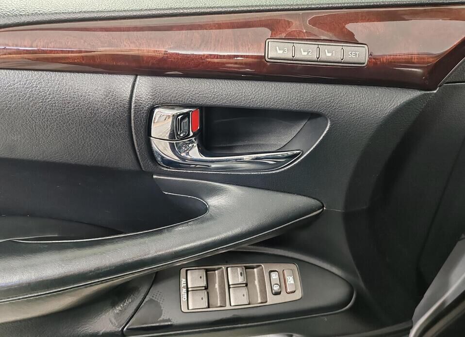 Lexus LX, III 570 5.7 AT (367 л.с.) 4WD