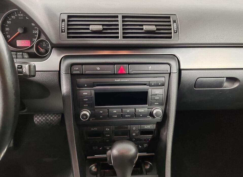 Audi A4, III (B7) 1.8 CVT (163 л.с.)