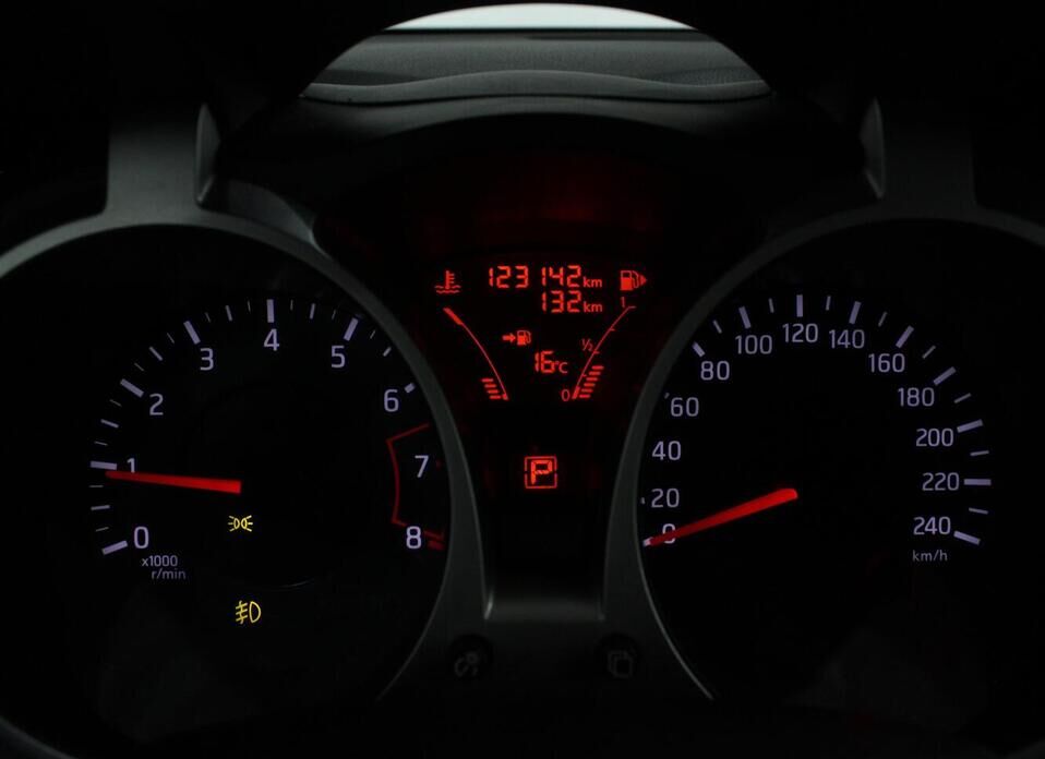 Nissan Juke, I 1.6 CVT (117 л.с.)