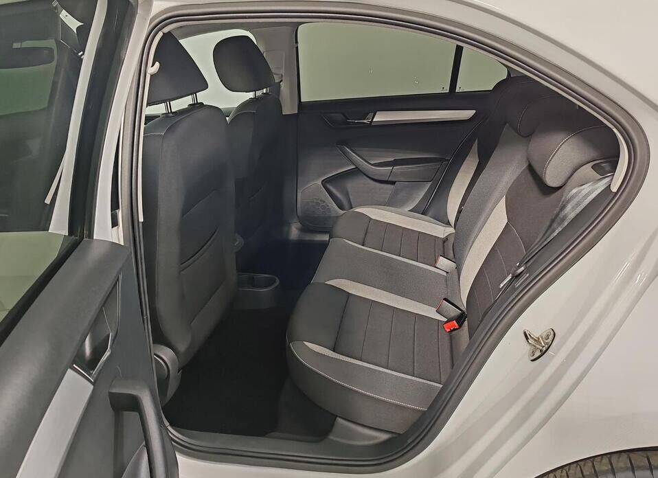 Skoda Rapid, I Рестайлинг 1.6 AT (110 л.с.)